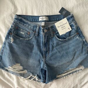 Brand new with tags , Abercrombie “ the boyfriend mid rise “ shorts. Size 26